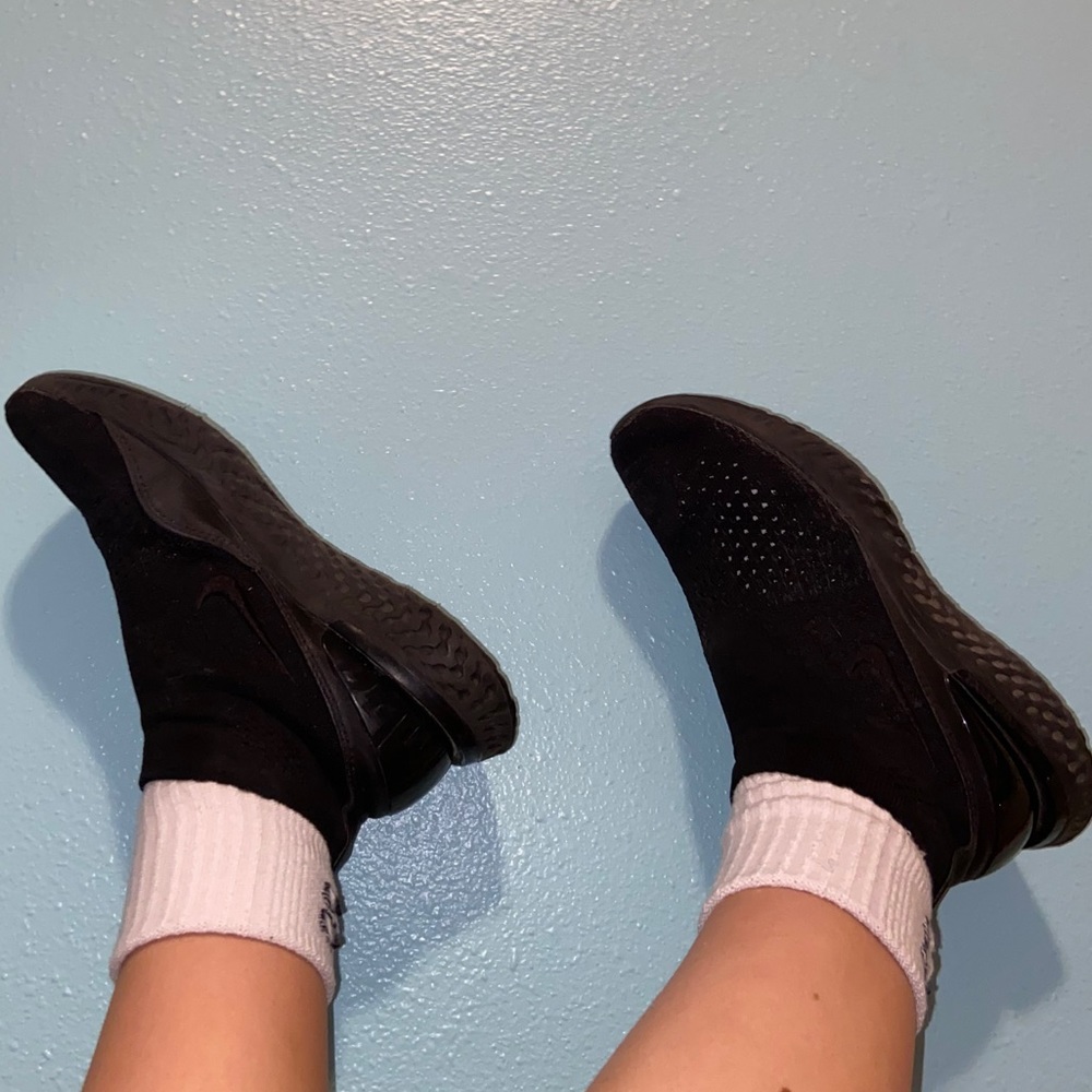 Nike fly knit shoes